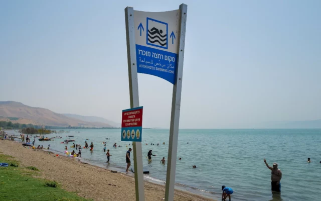 El Ministerio de Sanidad sospecha que un parásito en el mar de Galilea causa infecciones oculares