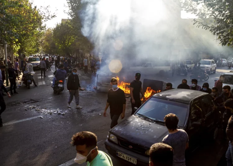 Irán emite la primera sentencia de muerte relacionada con las protestas contra el régimen