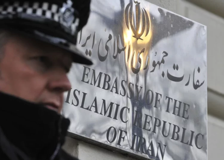 Funcionario iraní amenaza al Reino Unido por la cobertura de las protestas
