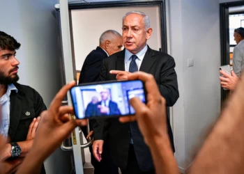 Olmert condenado a pagar 97.500 NIS por difamar a la familia Netanyahu