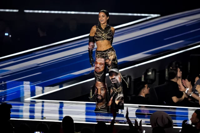 La estrella del pop israelí Noa Kirel se viste de “Kanye West” en un “mensaje para el mundo”