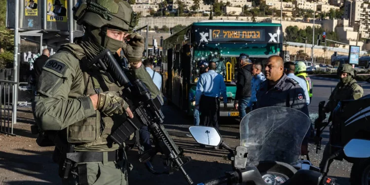 Víctima del atentado en Jerusalén permanece en estado crítico