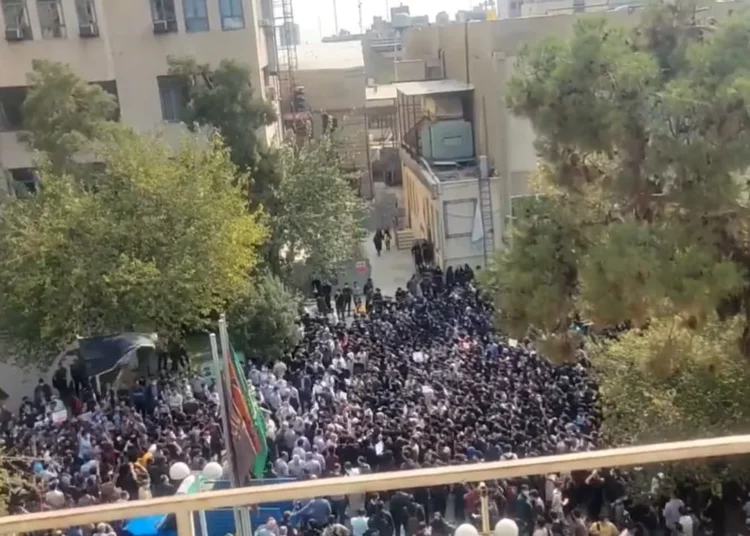 Nuevas protestas en las universidades iraníes y en la región kurda