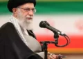 Jamenei envía delegación a una conflictiva región sacudida por disturbios mortales