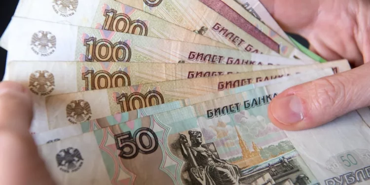 Turquía comienza a pagar en rublos parcialmente el gas ruso