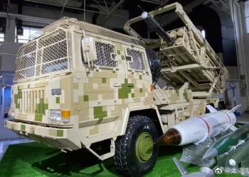 China presenta el nuevo lanzador de cohetes SR5 MLRS capaz de lanzar municiones de merodeo