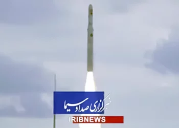 La Guardia Revolucionaria de Irán lanza un nuevo cohete portador de satélites