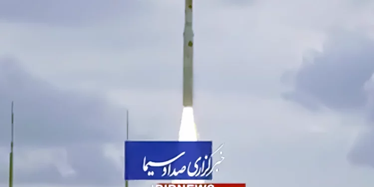 La Guardia Revolucionaria de Irán lanza un nuevo cohete portador de satélites