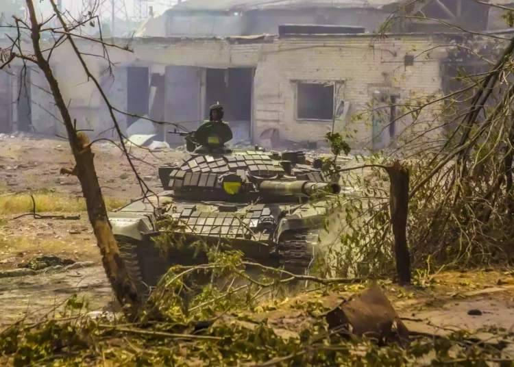 El ejército ruso deja armas y equipo militar en Kherson tras su retirada