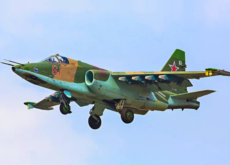 Dos cazas Su-25 rusos atacan posiciones fuertemente fortificadas en Ucrania