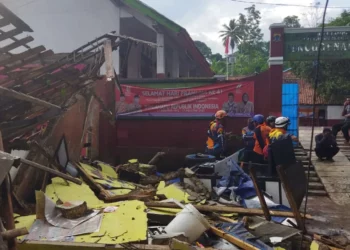 Terremoto en Indonesia deja al menos 162 muertos y cientos de heridos