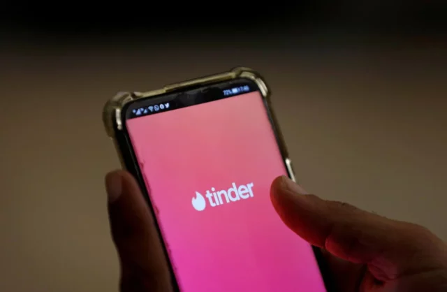 Grupo de citas judías criticado por “parecer un Tinder”