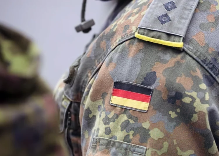 El ejército alemán emite uniformes con etiquetas de las “SS”