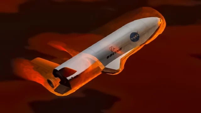 El X-37B de la Fuerza Espacial lleva 900 días en órbita