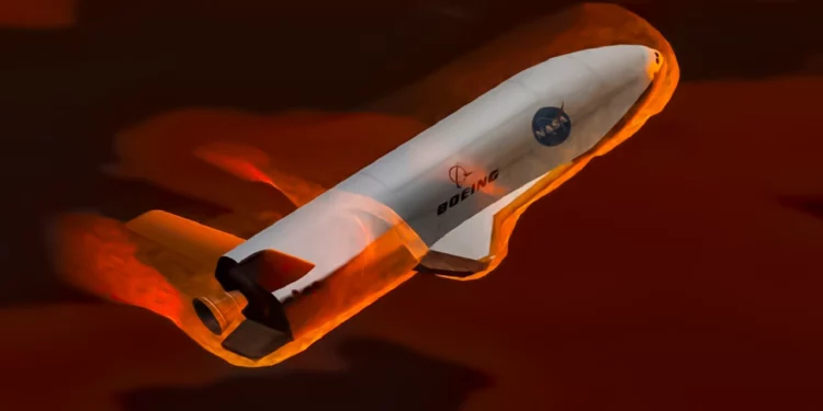 El X-37B de la Fuerza Espacial lleva 900 días en órbita