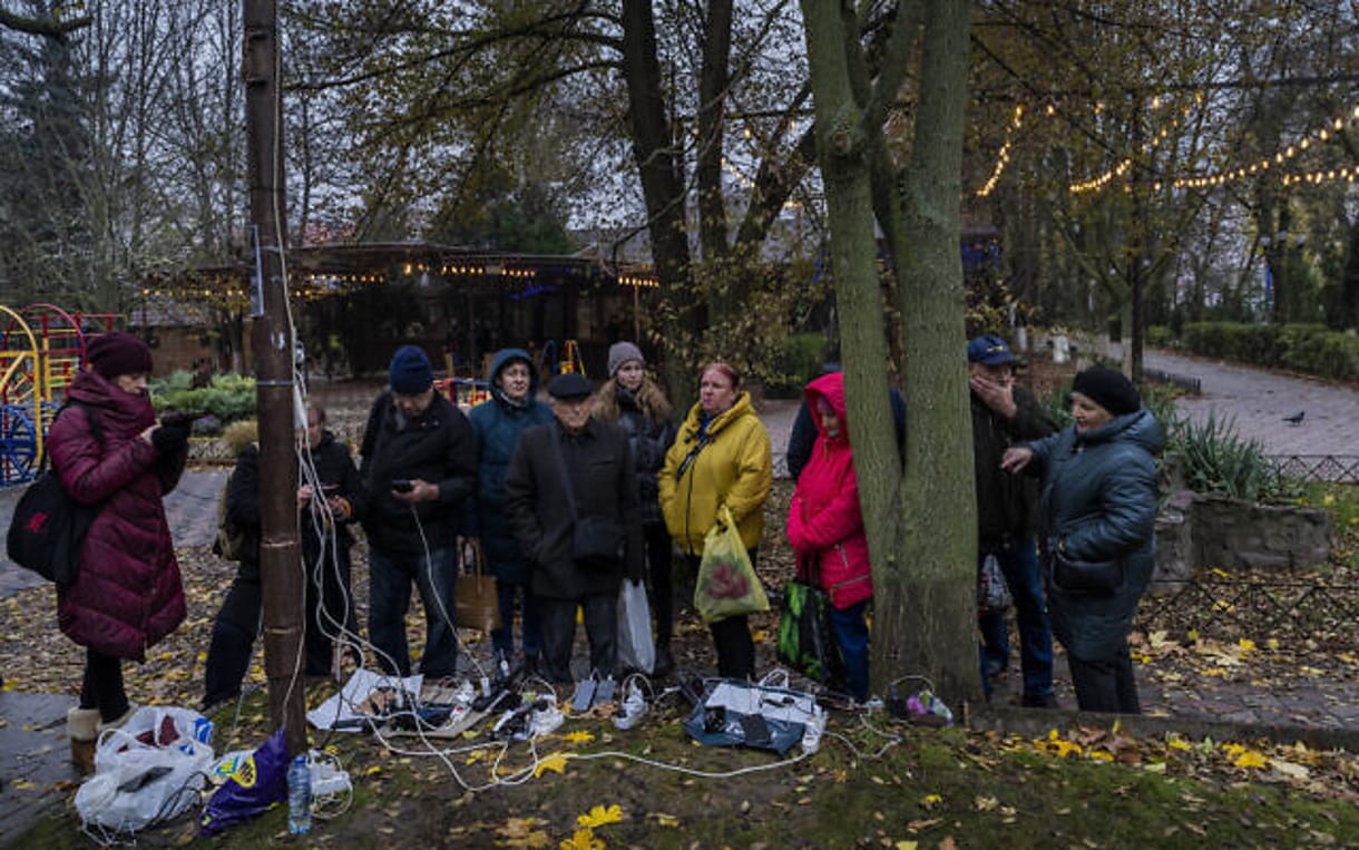 Ucrania insta a los civiles a abandonar las zonas liberadas antes del invierno