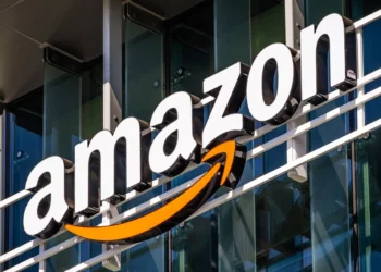 Activistas exigen a Amazon que retire la película antisemita compartida por Kyrie Irving