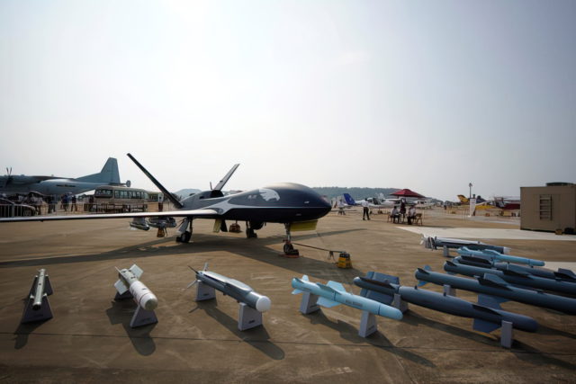 China presenta un nuevo y gigantesco dron que podría marcar el futuro de la guerra aérea