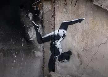 Banksy revela un mural en un edificio ucraniano bombardeado