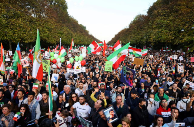 La Unión Europea sanciona a 29 personas y tres organizaciones de Irán