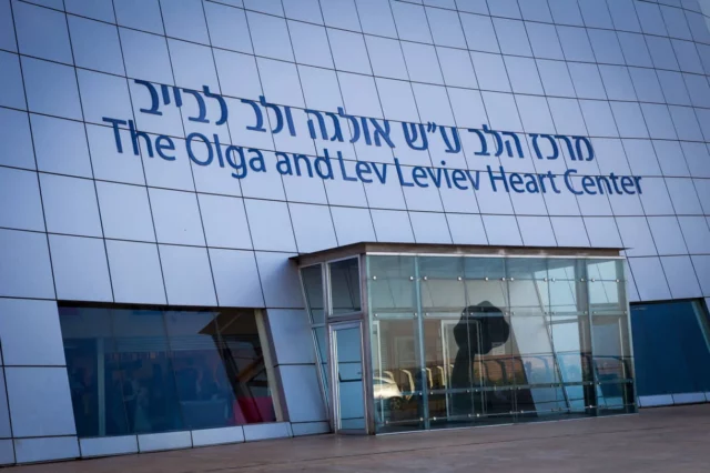 Médicos del Centro Médico Sheba lideran el ranking de Forbes Israel