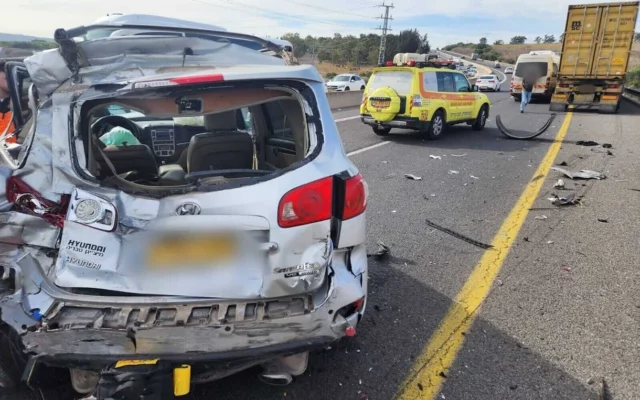 Hombre israelí muerto tras choque de un camión con su auto aparcado