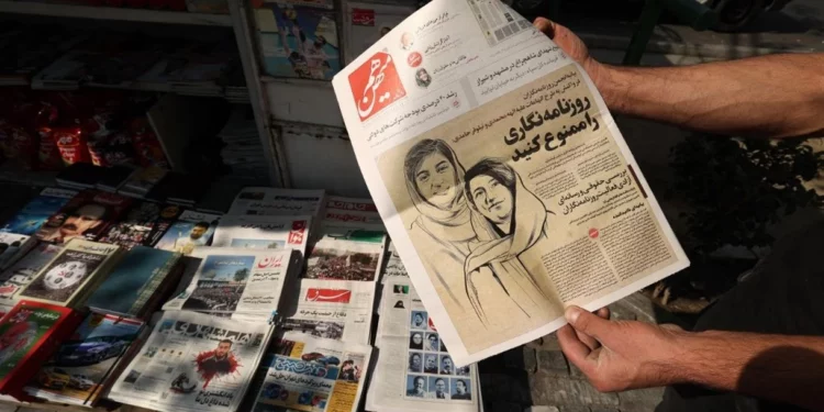 Irán libera a ocho periodistas tras ser detenidos en medio de las protestas masivas