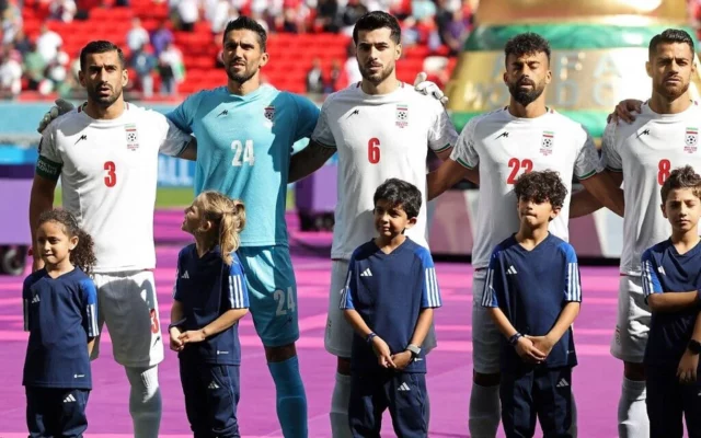 La selección de Irán canta su himno en el Mundial tras guardar silencio en medio de las protestas