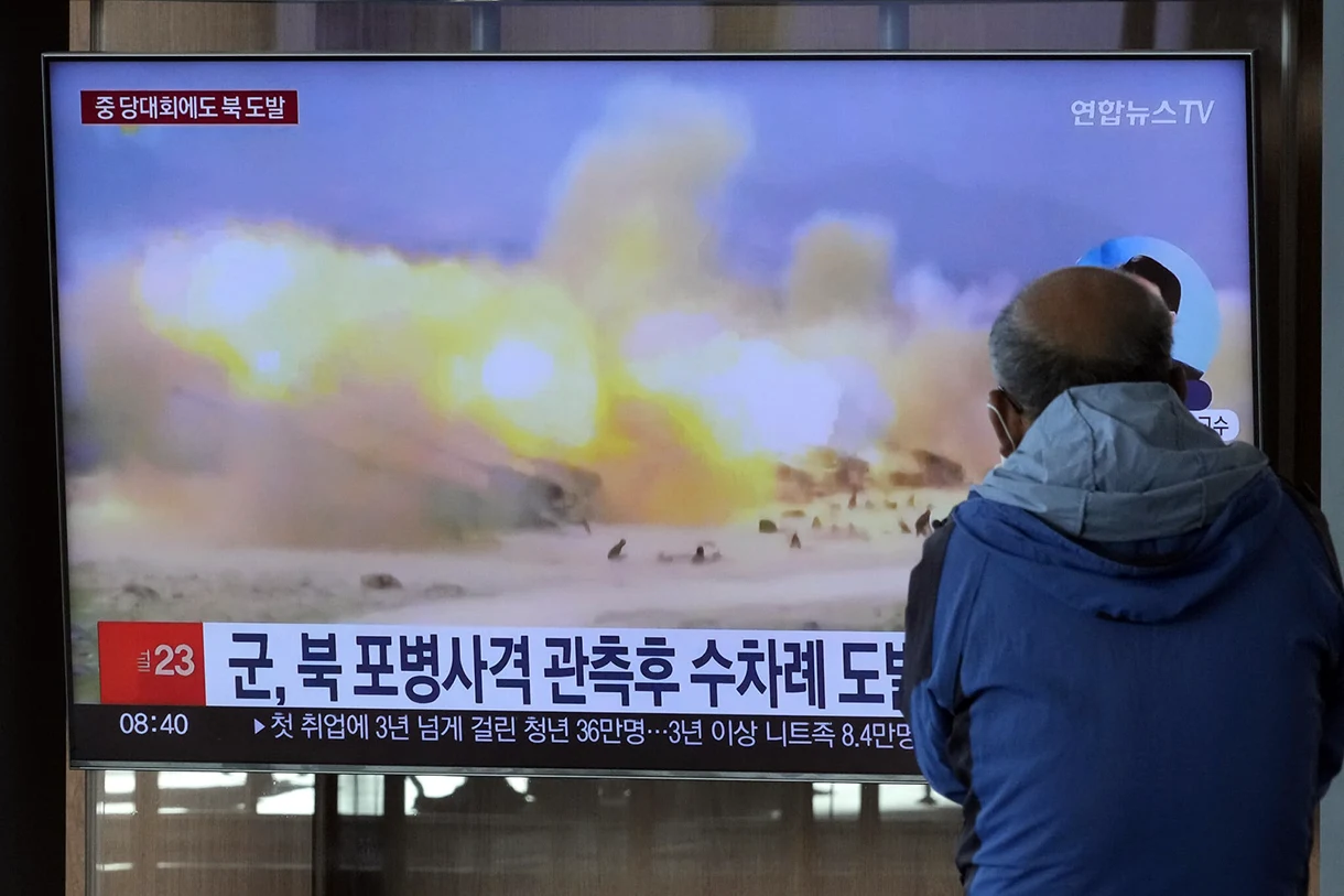 Seúl evacúa una isla tras el disparo de 10 misiles de Corea del Norte