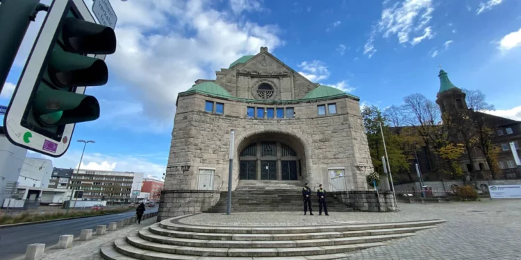 Detienen a iraní que incendió una sinagoga en Alemania