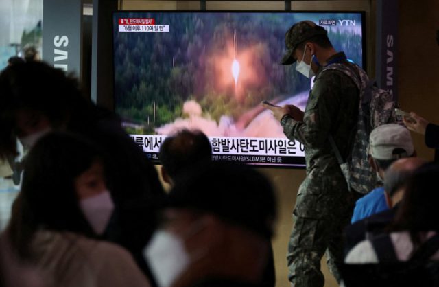Corea del Norte dispara misiles balísticos cerca de Japón