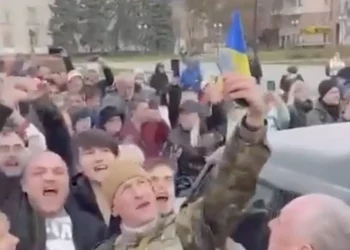 Las fuerzas ucranianas entran en Kherson tras la retirada rusa