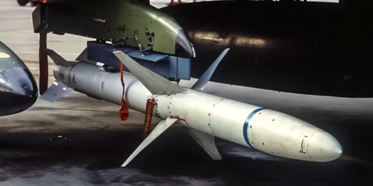 Rusia “derriba” 4 misiles antirradiación AGM-88 sobre la región de Belgorod