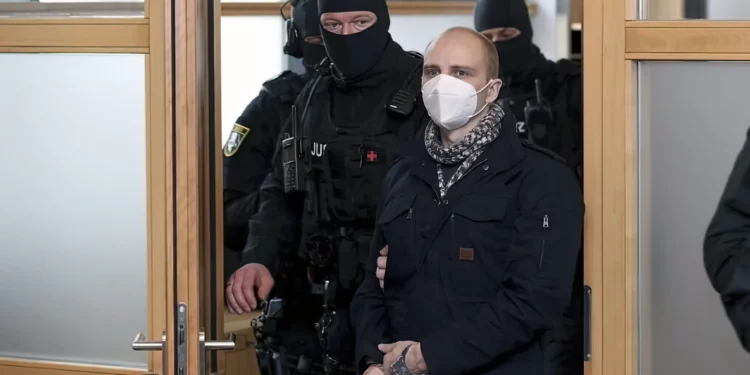 El atacante de la sinagoga de Halle toma brevemente como rehenes a funcionarios de prisiones en una cárcel alemana