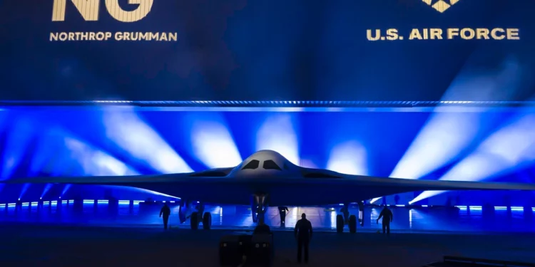 EE.UU. presenta el B-21 Raider: ¿Un mensaje para China y Rusia?