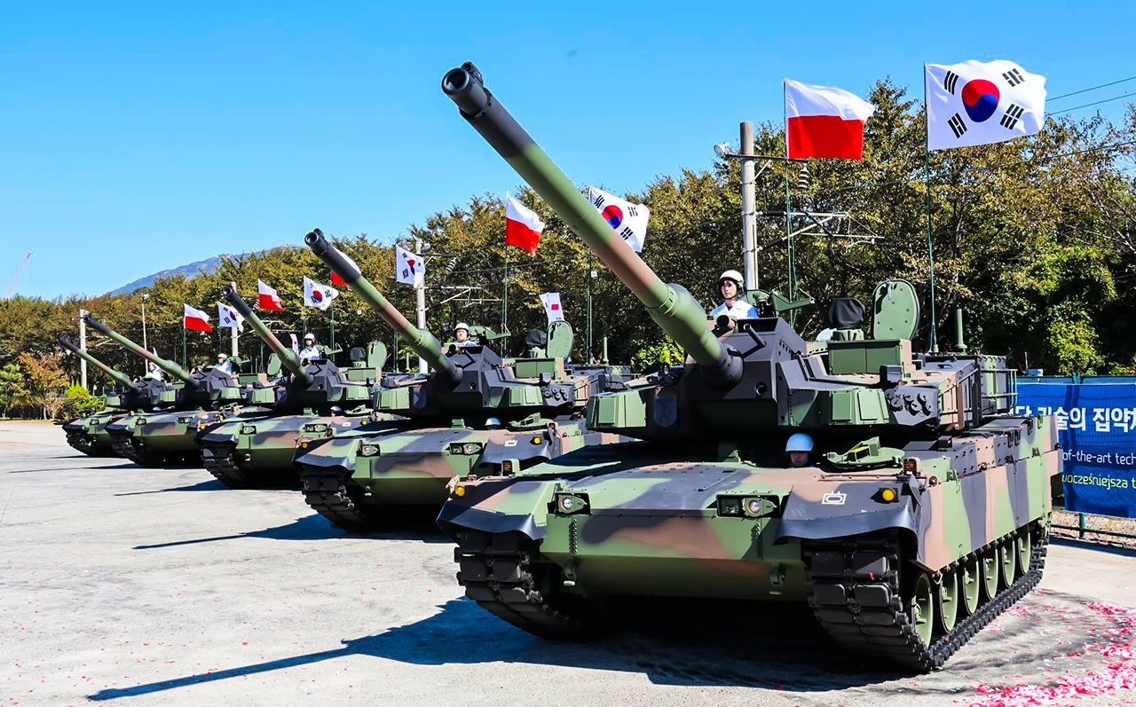 Corea del Sur entrega el primer lote de tanques Black Panther y obuses K-9 a Polonia