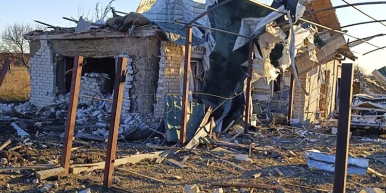 Ucrania denuncia ataques "masivos" de misiles rusos en todo el país