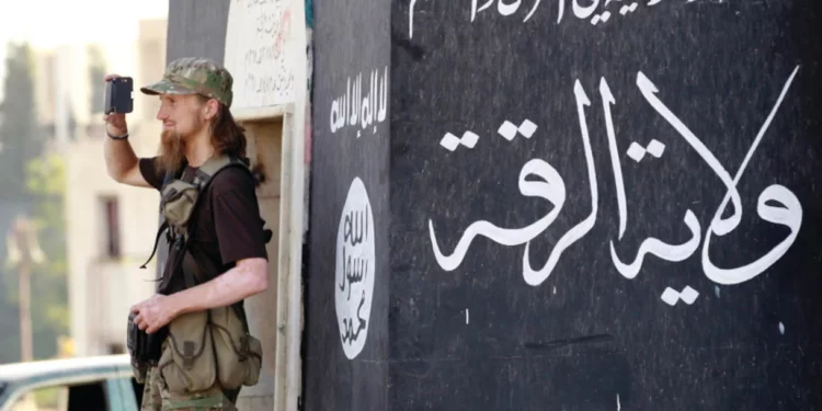 EE.UU. elimina a 2 oficiales de ISIS en una redada en Siria