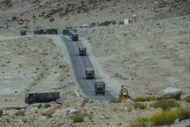 Tropas indias y chinas se enfrentan en la frontera en disputa