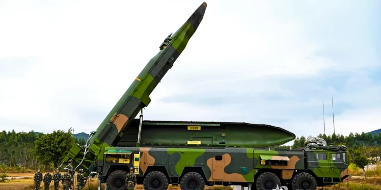 China dice que sus misiles Dongfeng pueden “perforar” los hangares a prueba de explosiones de Taiwán