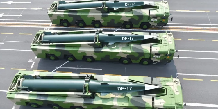 EE.UU. califica el misil hipersónico DF-17 de China como una amenaza crítica