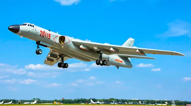 Conozca el bombardero H-6 de China: construido con ADN ruso
