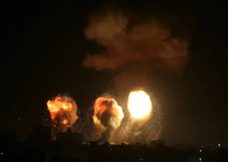 Israel ataca una fábrica de cohetes de Hamás en Gaza en respuesta al lanzamiento de cohetes