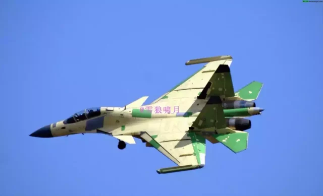 Cazas chinos J-16 y Su-30 cruzaron la mediana del estrecho de Taiwán