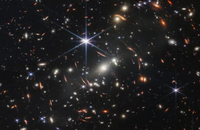 ¿Por qué las estrellas tienen picos en las imágenes del telescopio James Webb de la NASA?