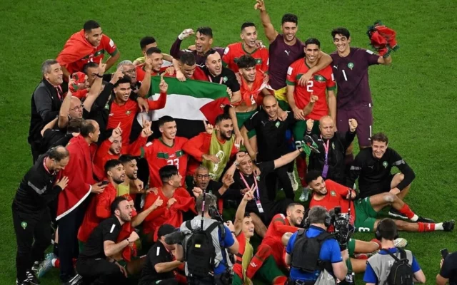 Marruecos elimina a España y se convierte en el primer país árabe en cuartos de final del Mundial