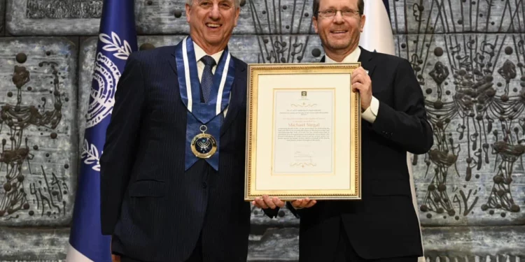 Michael Siegal recibe la Medalla de Honor Presidencial israelí