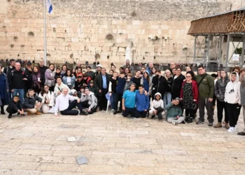 Organizan un bar mitzvah masivo para 30 estudiantes sordos en Jerusalén