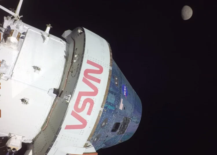 La cápsula Orión de la misión Artemis I de la NASA aterriza tras su viaje a la Luna