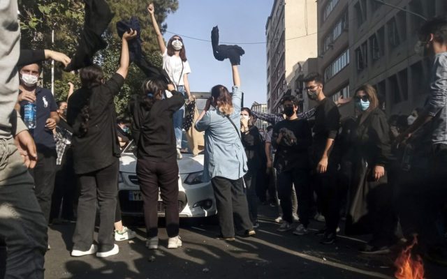 El ex presidente reformista iraní elogia las protestas y critica la represión del régimen
